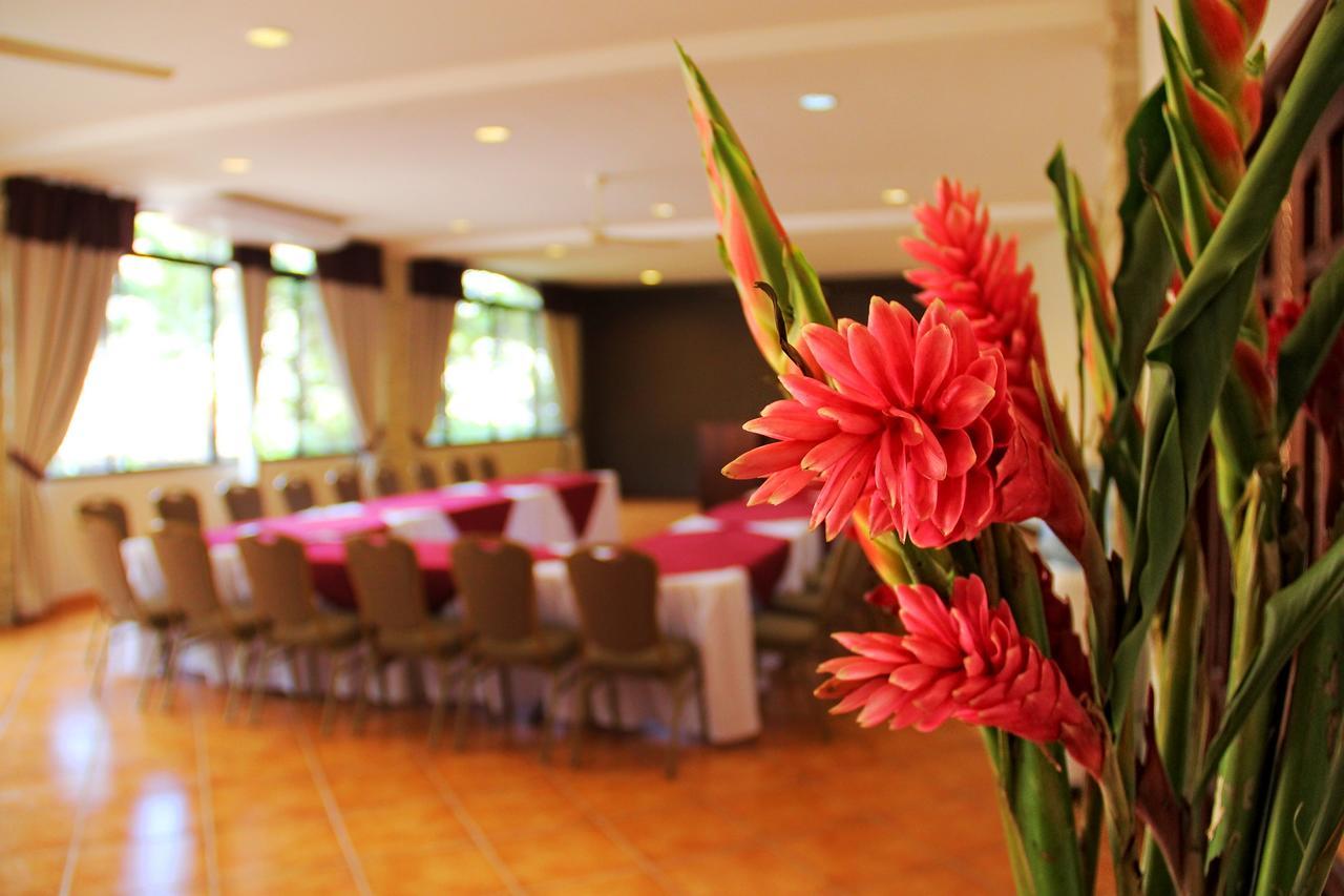 קופאן Plaza Magdalena Hotel מראה חיצוני תמונה