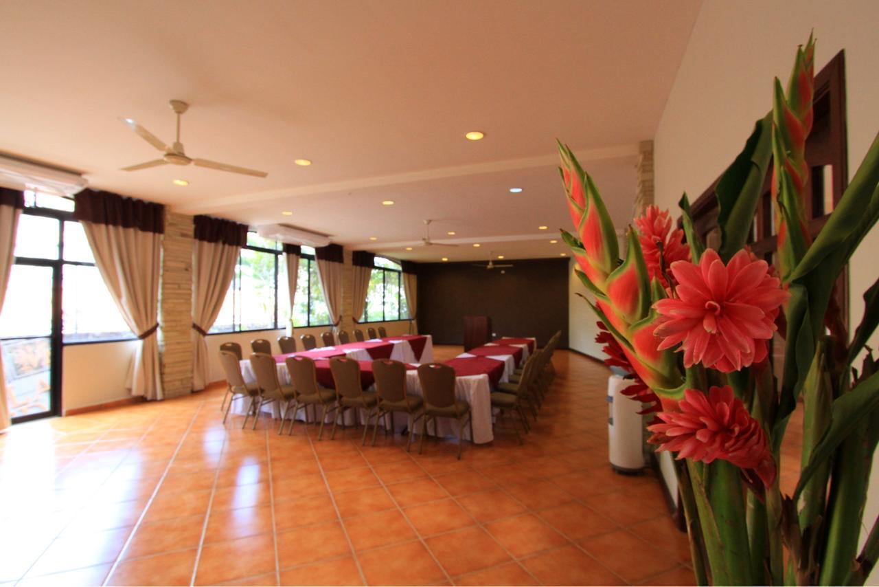 קופאן Plaza Magdalena Hotel מראה חיצוני תמונה